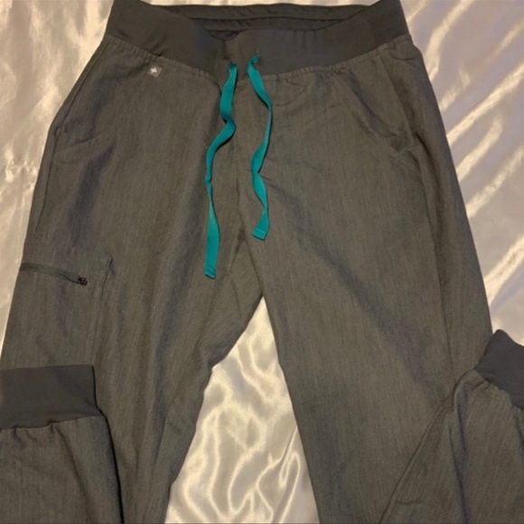 NWOT Figs XS Graphite scrub set - Picture 5 of 8